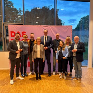 Delegierte der SPD Weisenau mit Ministerpräsident Alexander Schweitzer und der Landtagsabgeordneten Doris Ahnen